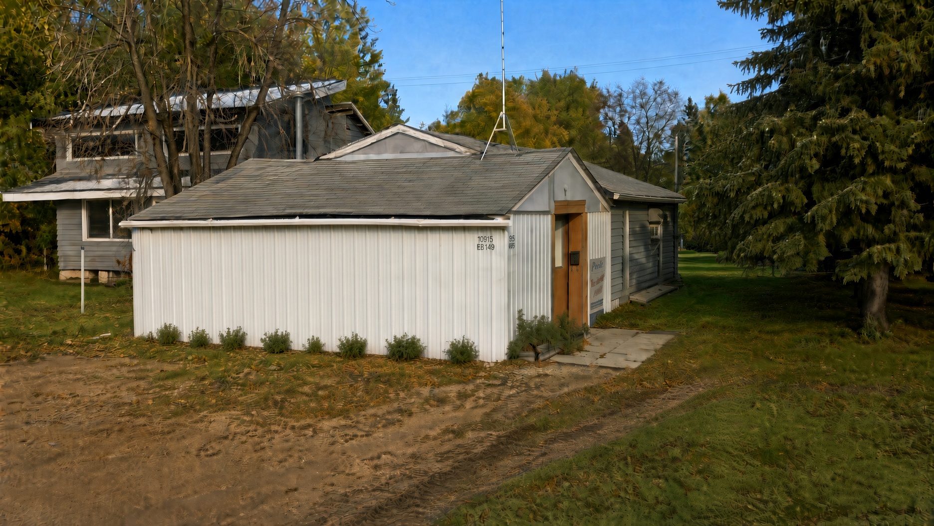 109115 PTH 9, Gimli — metal-clad building on the listed parcel
